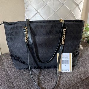 Michael Kors Jet Set EW Chain Tote Bag
